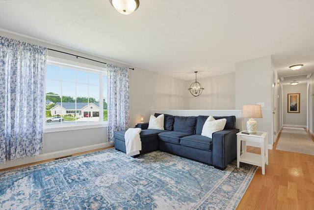 70 Henrietta Way, Taunton, MA 02780