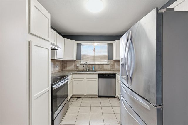 905 Brookhaven Drive, Lancaster, TX 75134