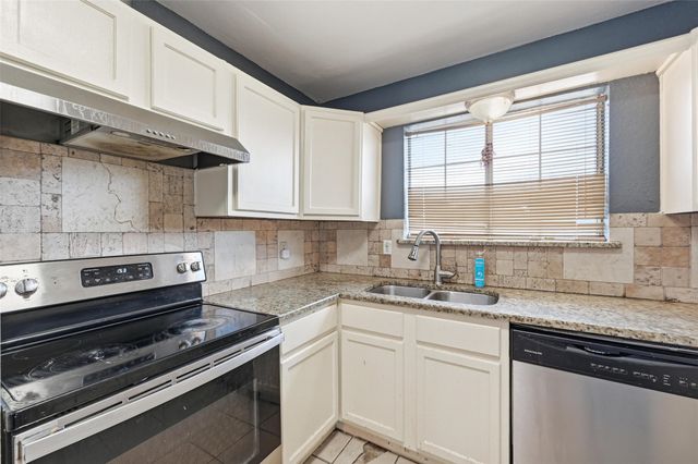 905 Brookhaven Drive, Lancaster, TX 75134