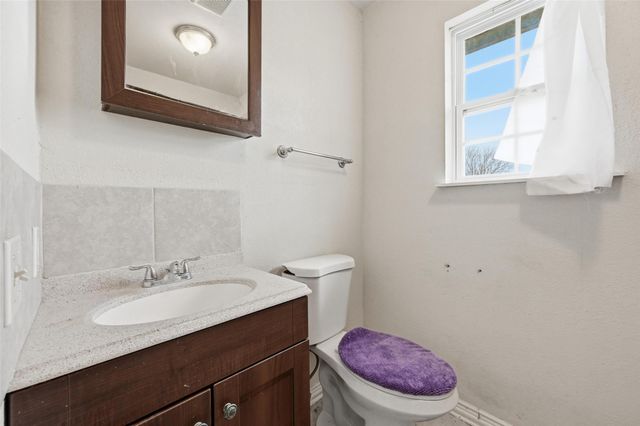 905 Brookhaven Drive, Lancaster, TX 75134