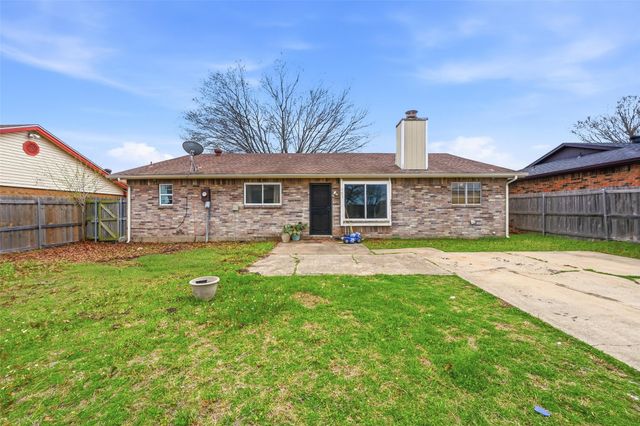 905 Brookhaven Drive, Lancaster, TX 75134