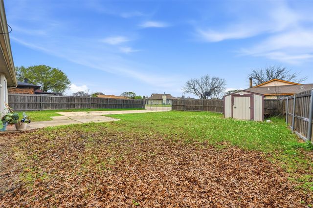 905 Brookhaven Drive, Lancaster, TX 75134