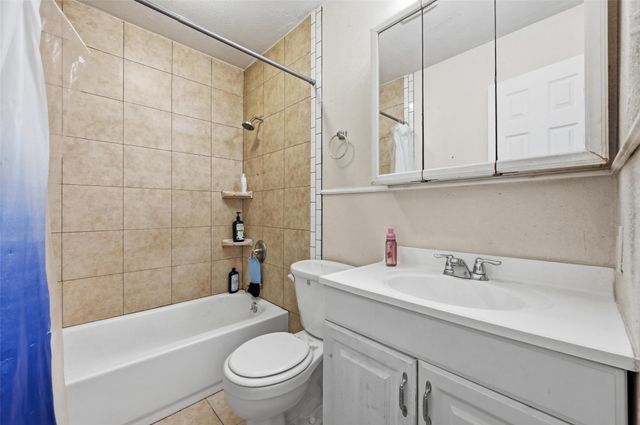905 Brookhaven Drive, Lancaster, TX 75134