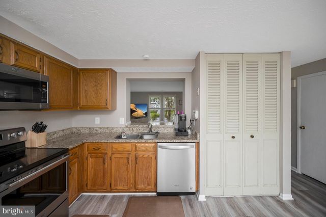 4686 WHITELY CT, Woodbridge, VA 22193