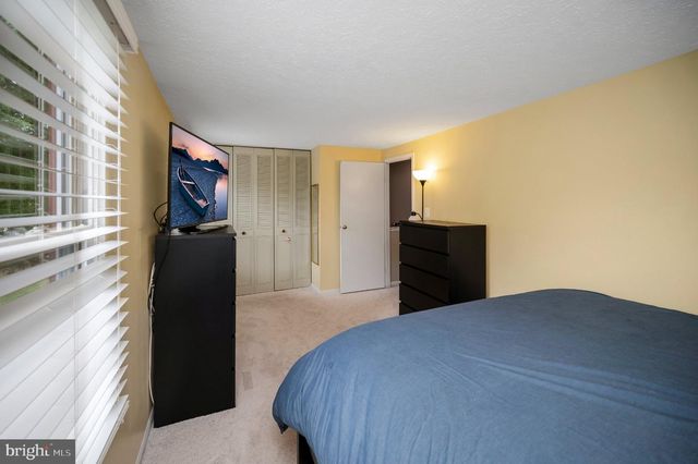 4686 WHITELY CT, Woodbridge, VA 22193