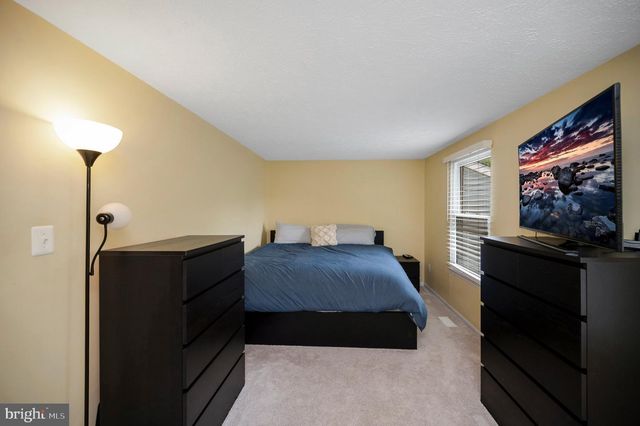 4686 WHITELY CT, Woodbridge, VA 22193