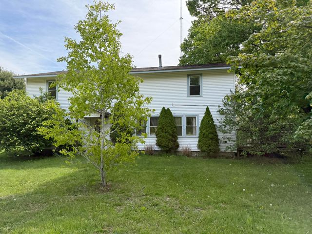 21339 County Road 687, Bangor, MI 49013