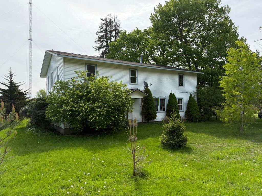 21339 County Road 687, Bangor, MI 49013