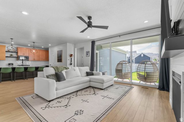 11232 S WILLOW WALK DR, South Jordan, UT 84009