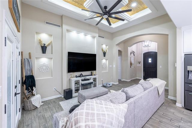 909 Seminole Avenue, Edinburg, TX 78577