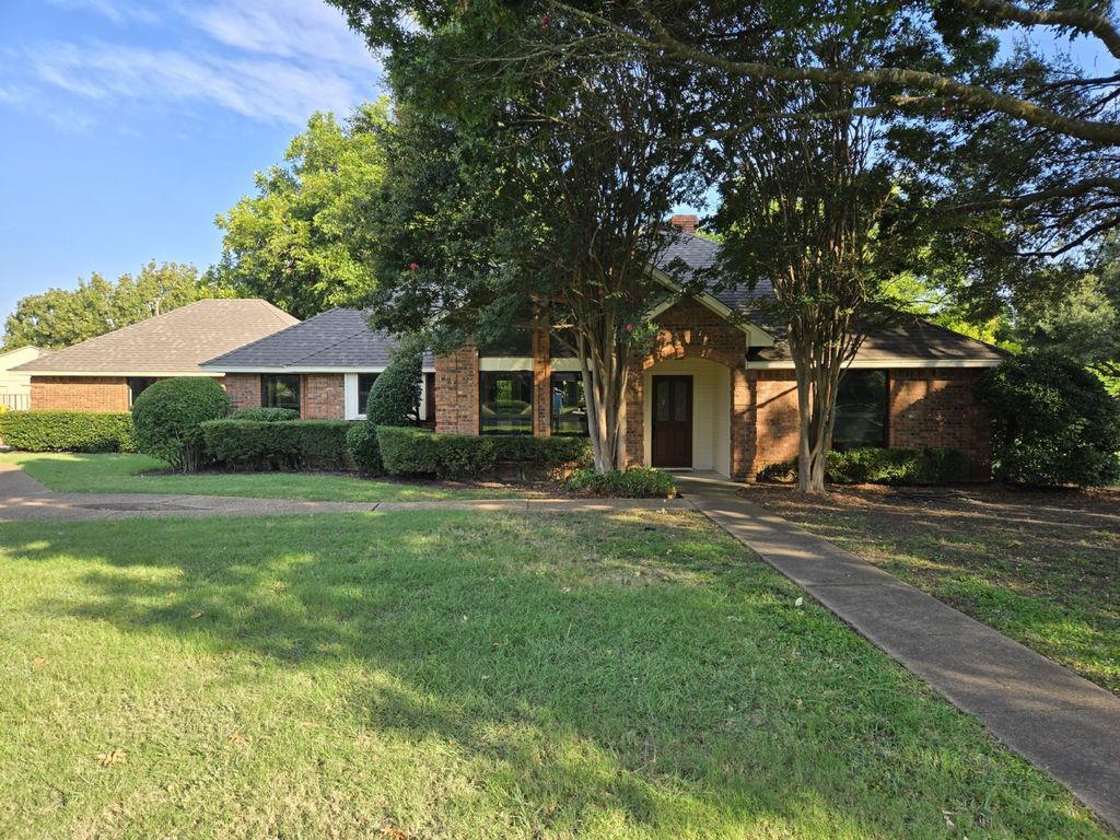 103 Carriage Drive, Waxahachie, TX 75165