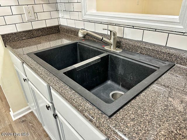 301 Brookstone Way, Jacksonville, NC 28546