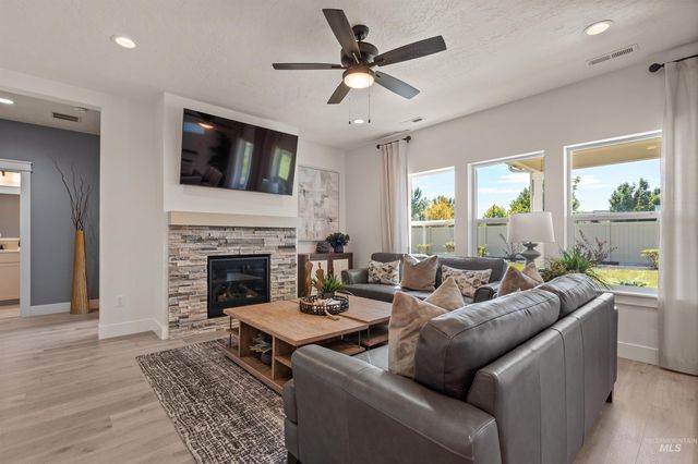 7675 E Meriwether Dr, Nampa, ID 83687