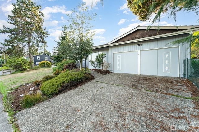 12707 89th Place NE, Kirkland, WA 98034