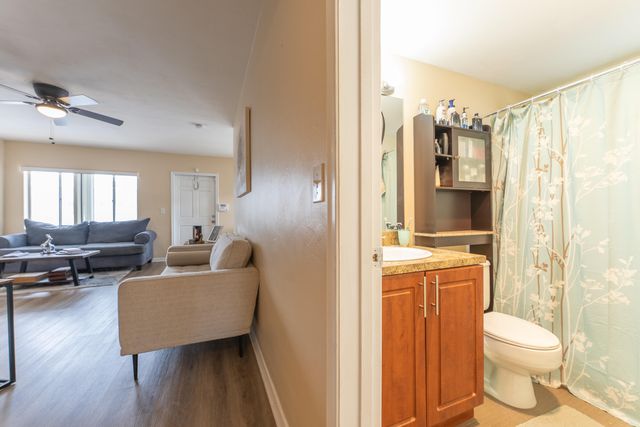 2920 Cynthia Lane 202, Lake Worth Beach, FL 33461