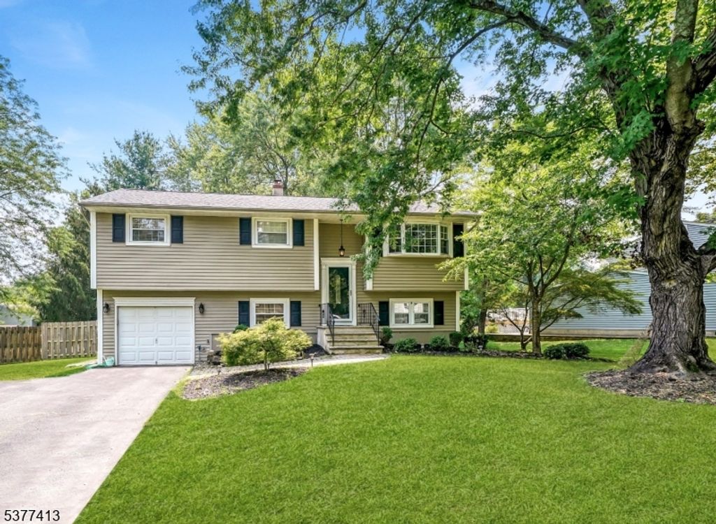 10 Grandin Dr, Raritan Twp., NJ 08822
