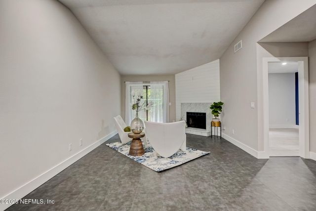 8300 PLAZA GATE Lane 1071, Jacksonville, FL 32217