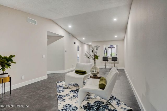8300 PLAZA GATE Lane 1071, Jacksonville, FL 32217
