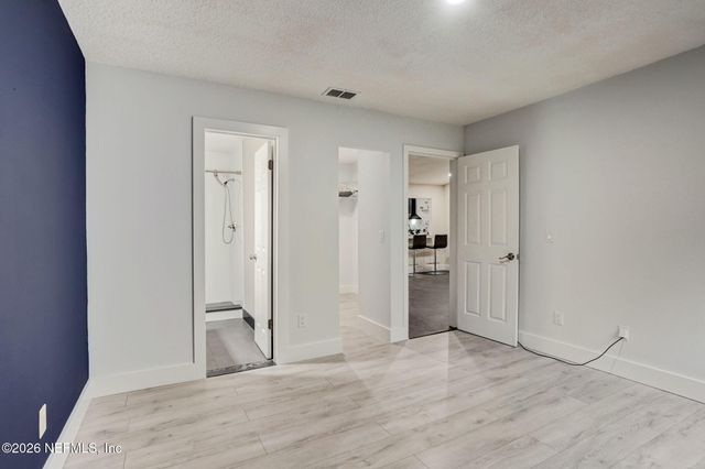 8300 PLAZA GATE Lane 1071, Jacksonville, FL 32217