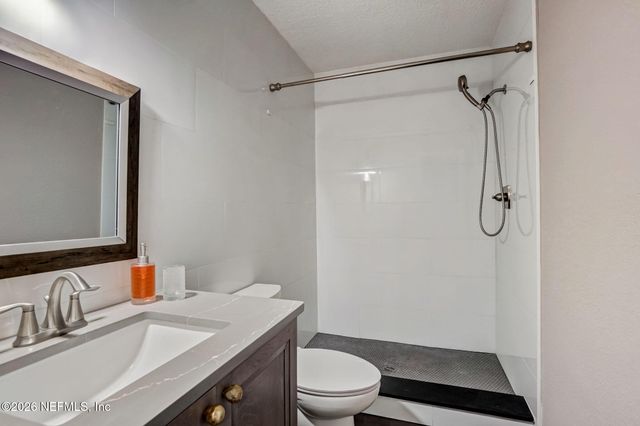 8300 PLAZA GATE Lane 1071, Jacksonville, FL 32217