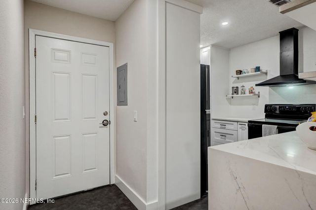 8300 PLAZA GATE Lane 1071, Jacksonville, FL 32217