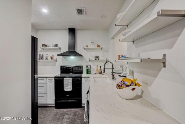 8300 PLAZA GATE Lane 1071, Jacksonville, FL 32217