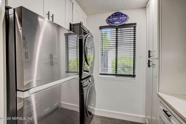 8300 PLAZA GATE Lane 1071, Jacksonville, FL 32217