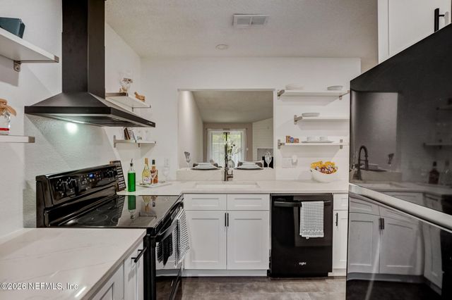 8300 PLAZA GATE Lane 1071, Jacksonville, FL 32217