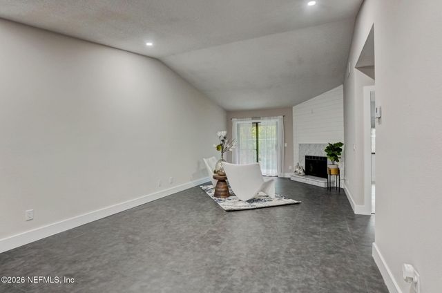 8300 PLAZA GATE Lane 1071, Jacksonville, FL 32217