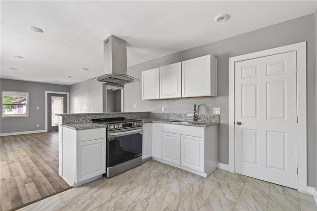 6821 Monroe Avenue, Kansas City, MO 64132