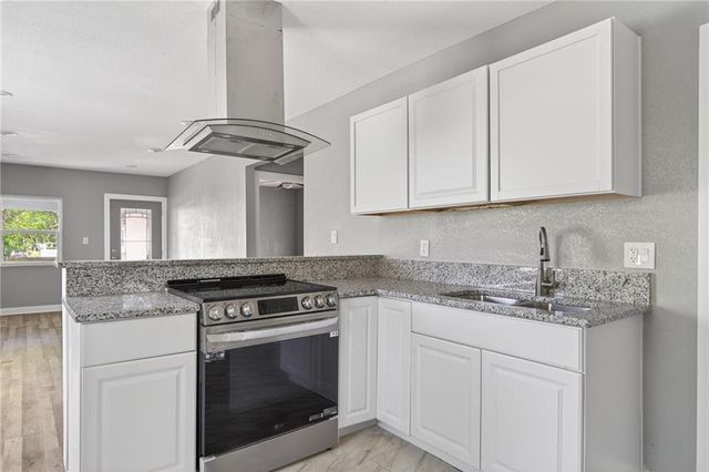 6821 Monroe Avenue, Kansas City, MO 64132