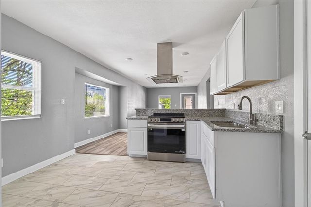 6821 Monroe Avenue, Kansas City, MO 64132