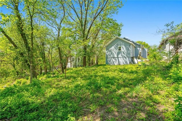 6821 Monroe Avenue, Kansas City, MO 64132