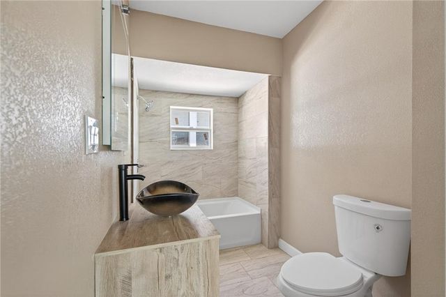 6821 Monroe Avenue, Kansas City, MO 64132