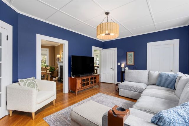 7 Prairie Avenue, Newport, RI 02840