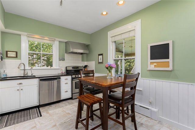 7 Prairie Avenue, Newport, RI 02840