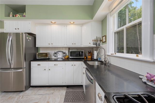 7 Prairie Avenue, Newport, RI 02840