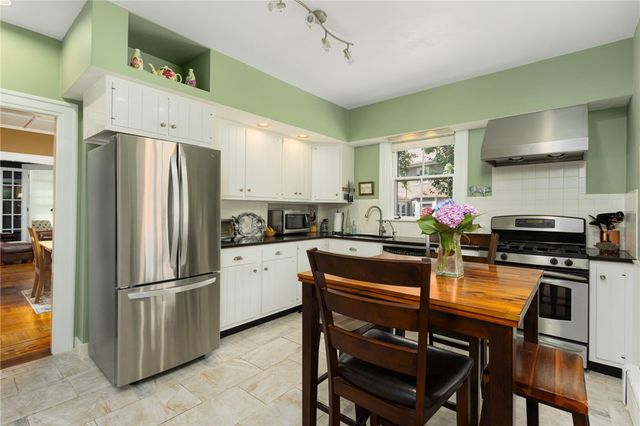 7 Prairie Avenue, Newport, RI 02840
