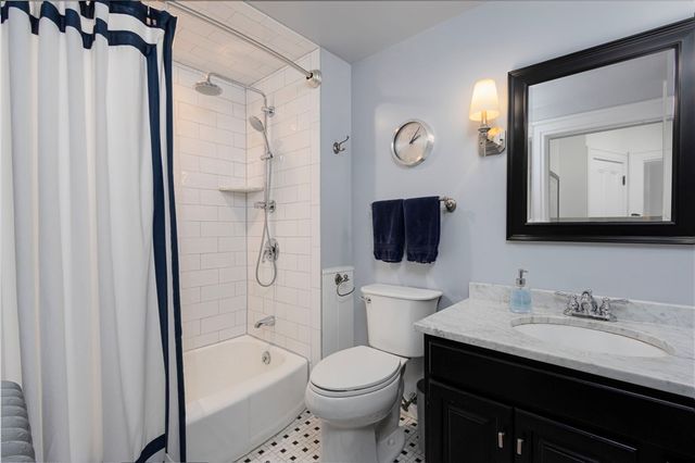 7 Prairie Avenue, Newport, RI 02840