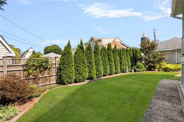 7 Prairie Avenue, Newport, RI 02840