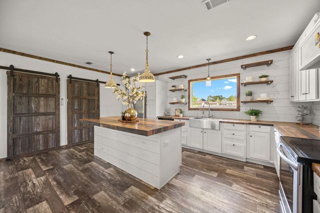 12708 28th Street, Santa Fe, TX 77510