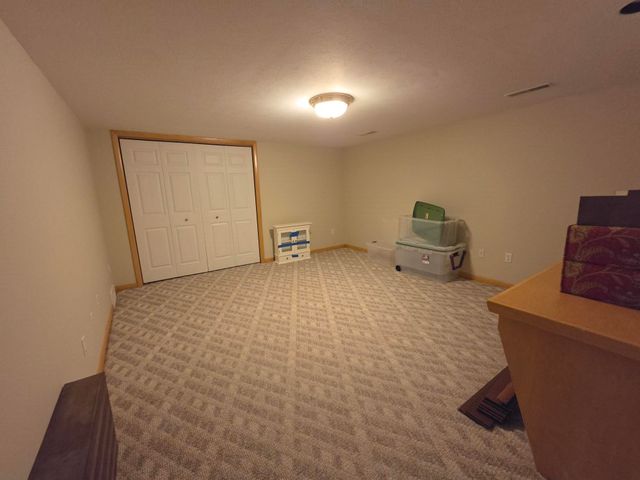 6610 MEADOWLAND Circle, Erie, PA 16509