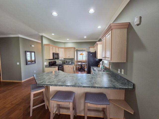 6610 MEADOWLAND Circle, Erie, PA 16509