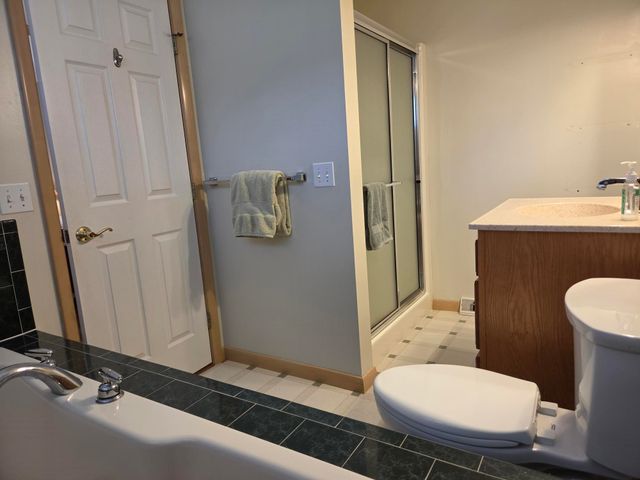6610 MEADOWLAND Circle, Erie, PA 16509