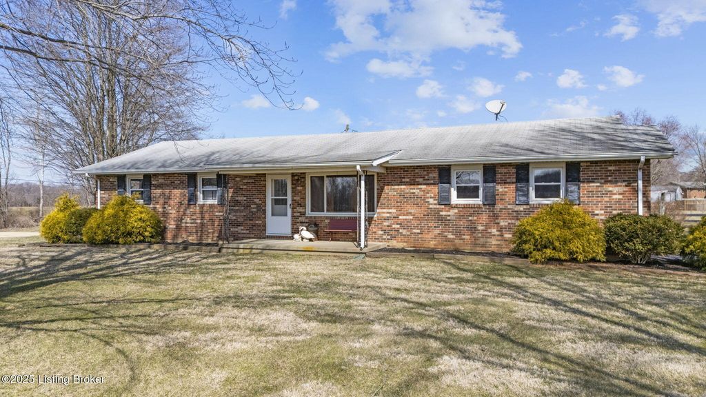 6734 N SR 7, Madison, IN 47250
