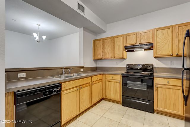 575 OAKLEAF PLANTATION Parkway 1303, Orange Park, FL 32065