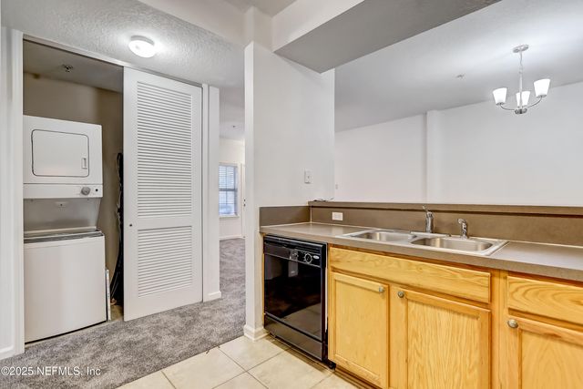 575 OAKLEAF PLANTATION Parkway 1303, Orange Park, FL 32065