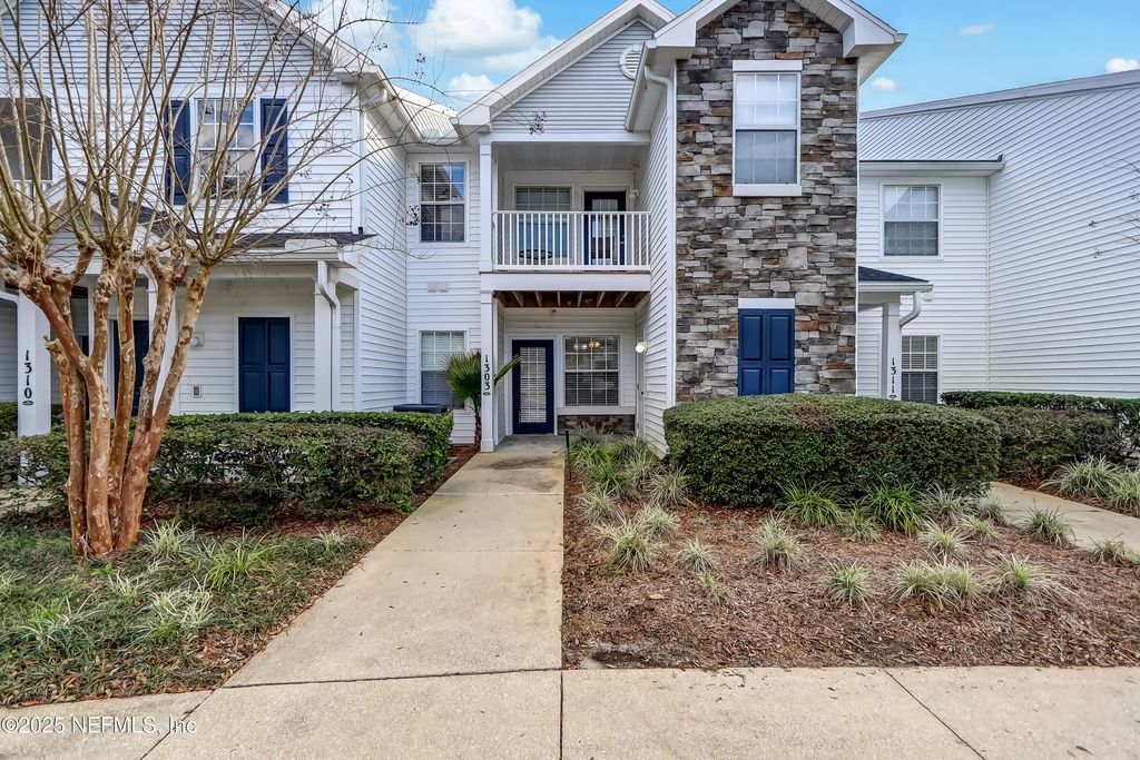 575 OAKLEAF PLANTATION Parkway 1303, Orange Park, FL 32065