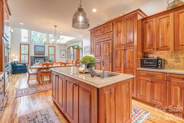 3 Gale Kelly Court, Weaverville, NC 28787