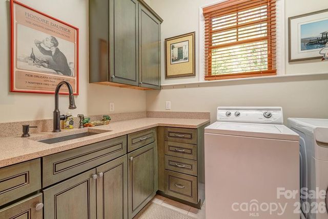 3 Gale Kelly Court, Weaverville, NC 28787